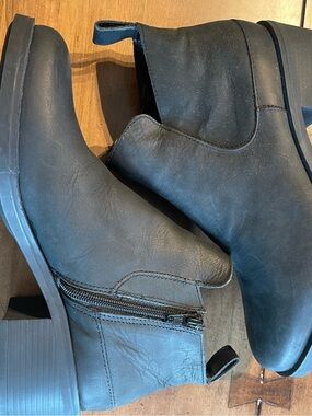 Clarks Women’s Black Chukka Boots with Side Zipper